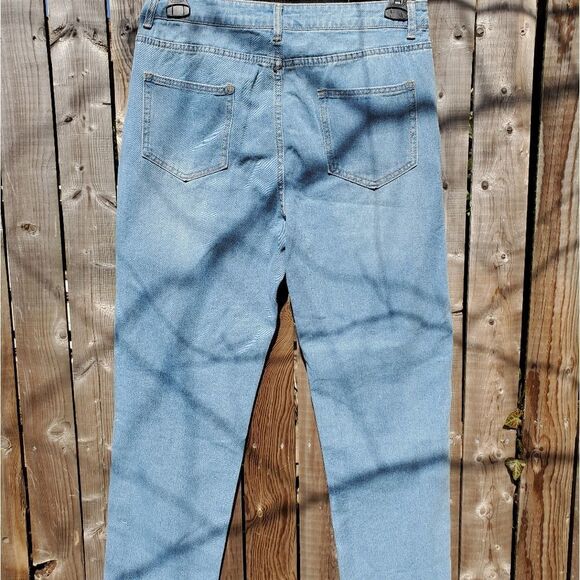 Jeans Above the Ankle - Picture 4 of 10